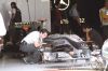 Box Mercedes Petronas F1 Team_ultimos retoques en el coche de Michael Schumacher